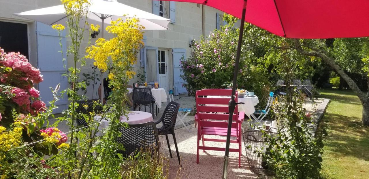 Chambres D'Hotes - Les Bujours Saint-Georges-des-Côteaux Esterno foto