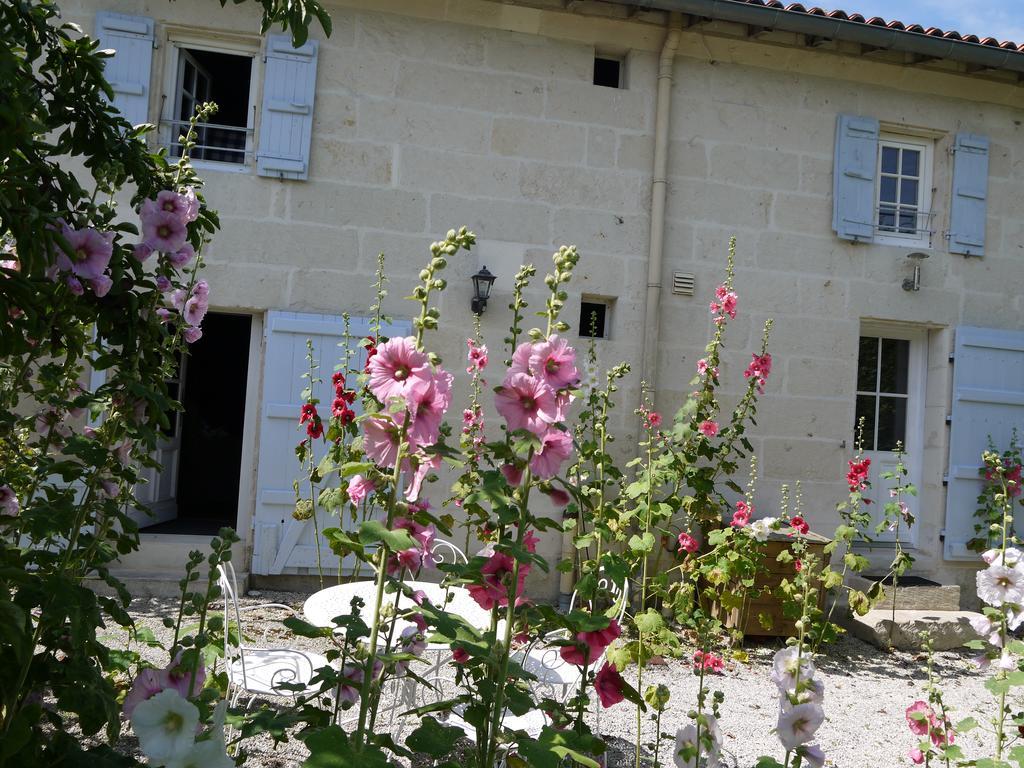 Chambres D'Hotes - Les Bujours Saint-Georges-des-Côteaux Esterno foto